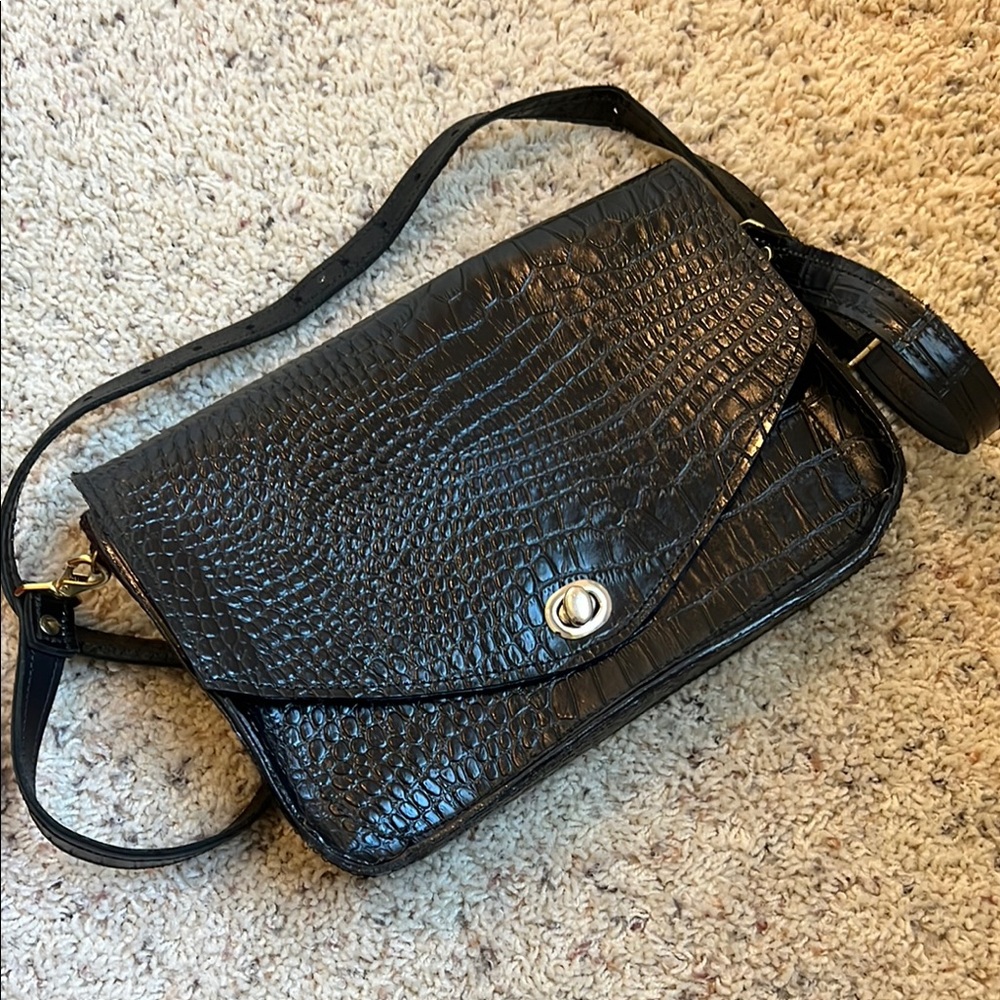 Elegant Black Crocodile-Embossed Men's Bag